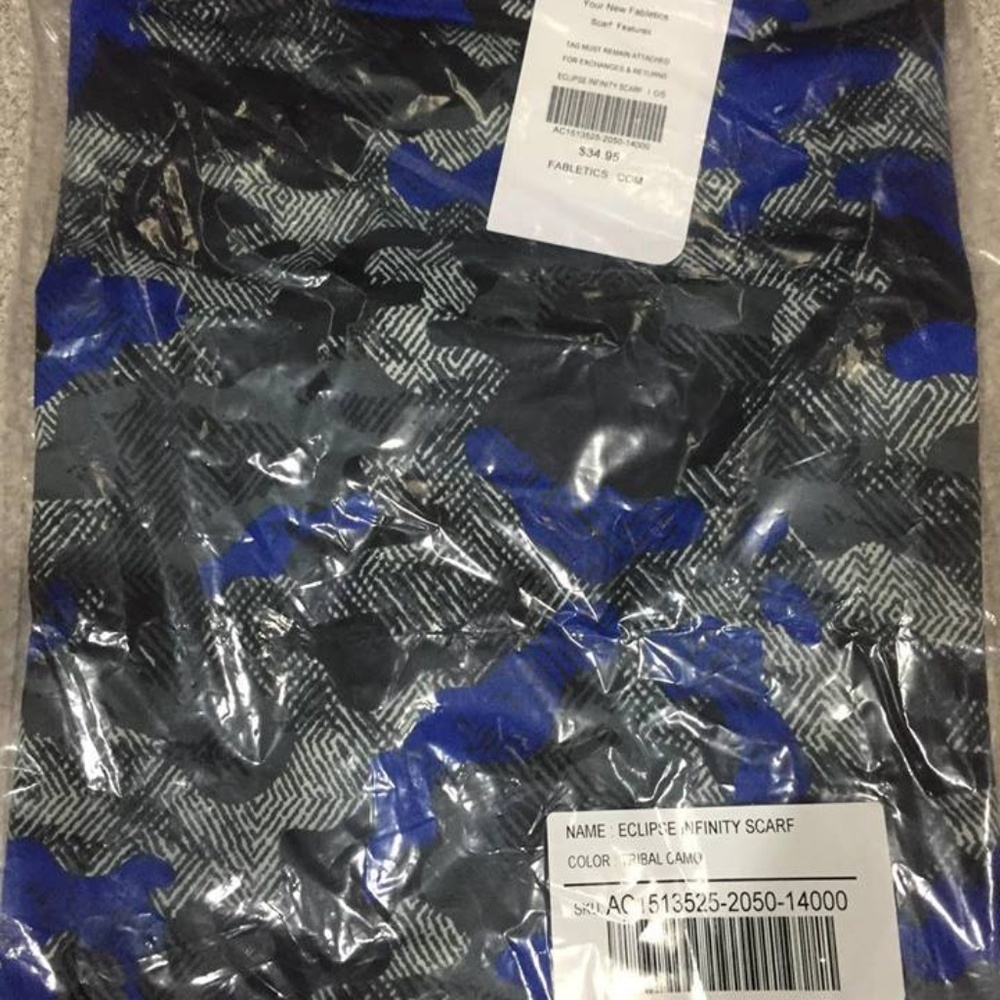 Fabletics Infinity Scarf - Picture 3 of 3